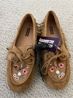 Weekend Academy Girls Embroidered Floral Moccasin Shoes NWT size 3 $15